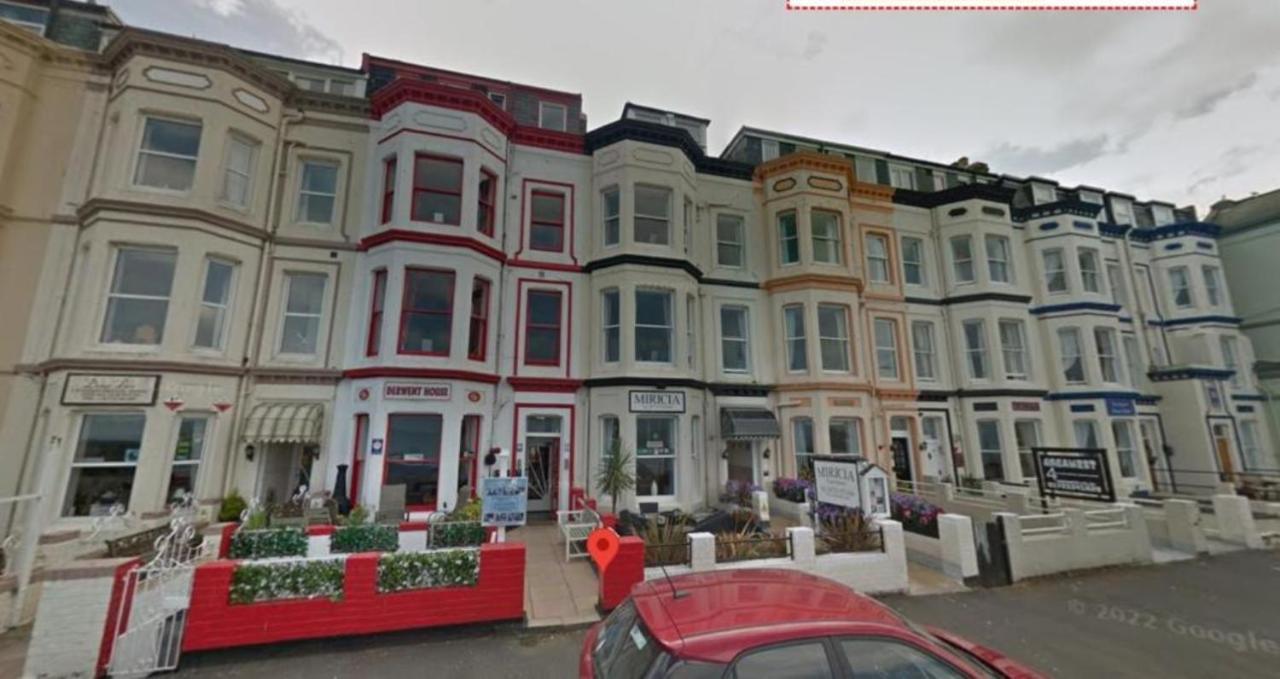 Seascape - Fantastic Location With Sea Views! Scarborough Exteriér fotografie